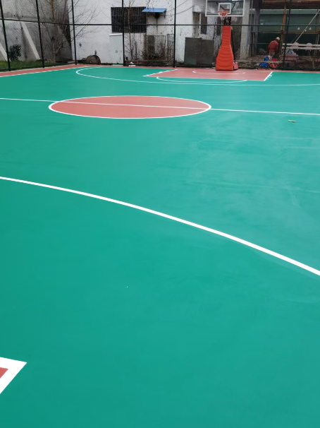 都安 球场长期使用易出现地面开裂